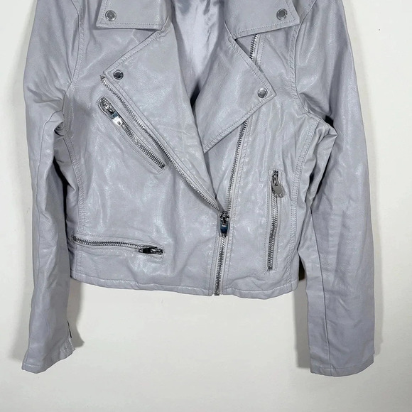BLANKNYC | LIGHT GREY BIKER FAUX LEATHER JACKET - Picture 5 of 14